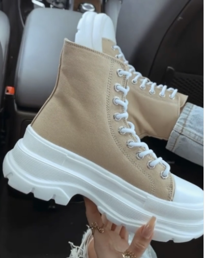 Queen High top Sneakers
